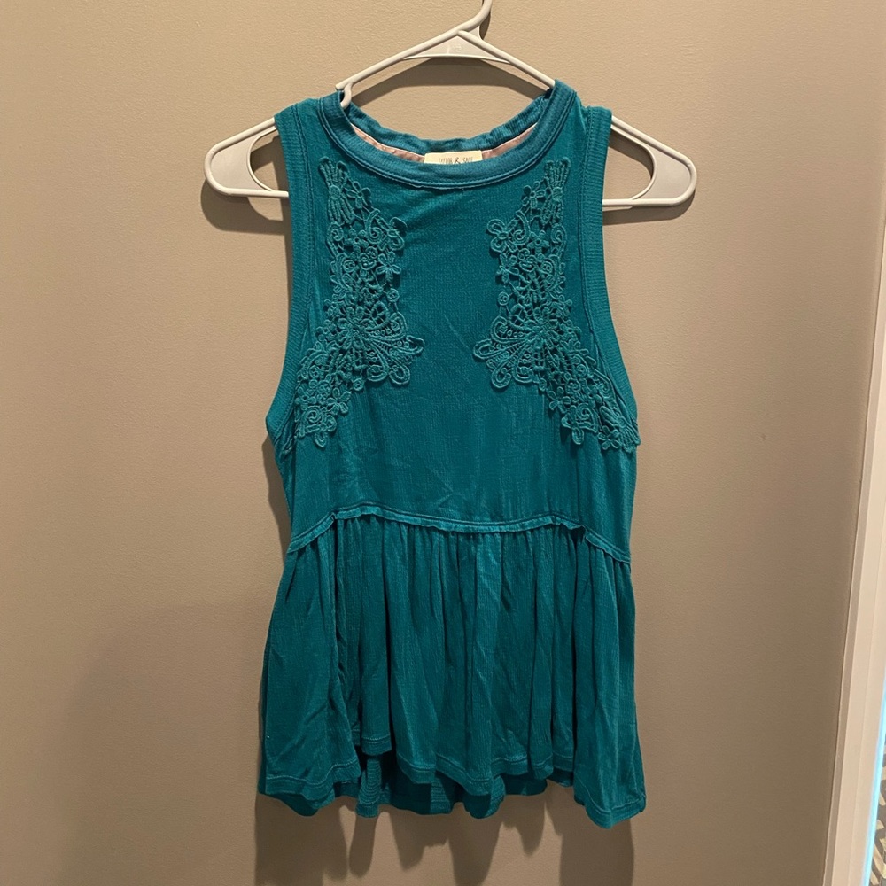 Taylor and Sage (Belk) tank! Size small
